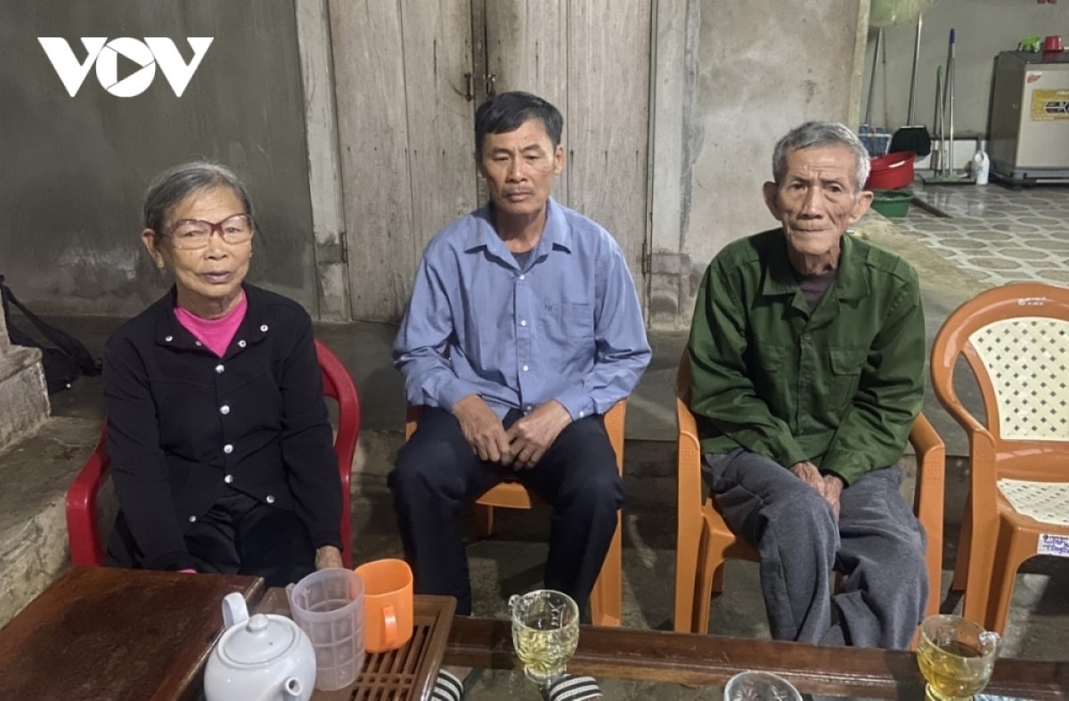 cựu binh mỹ peter mathews tới hà tĩnh cùng cuốn sổ tay của liệt sỹ cao văn tuất hình ảnh 2 cuu binh my peter mathews toi ha tinh cung cuon so tay cua liet sy cao van tuat hinh anh 2