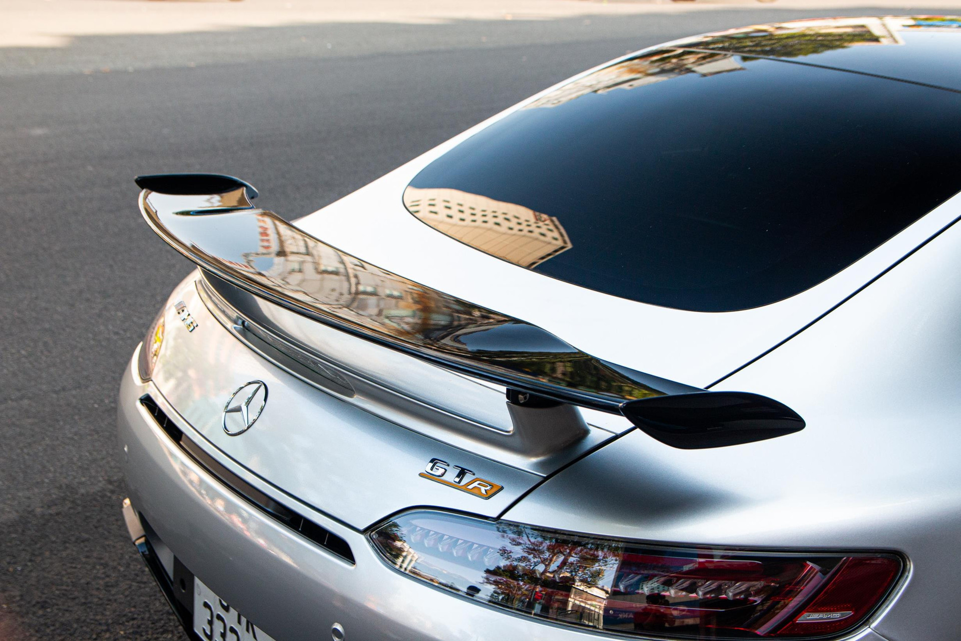 Chi tiết Mercedes-AMG GT R của đại gia cà phê Đặng Lê Nguyên Vũ - 6