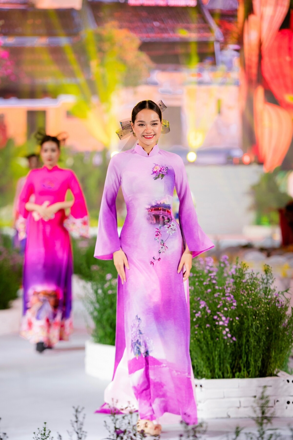 Á hậu Miss Globe 2022 Lâm Thu Hồng khoe sắc với áo dài - 5
