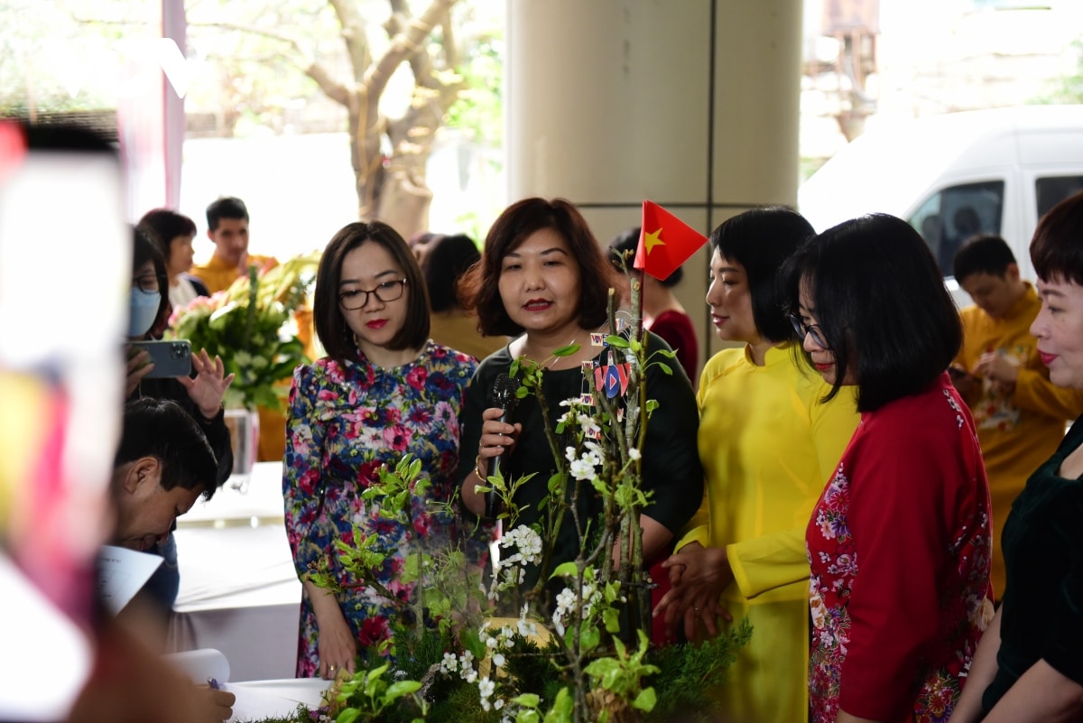 tung bung hoi thi cam hoa vov ky niem ngay quoc te phu nu 8 3 hinh anh 9