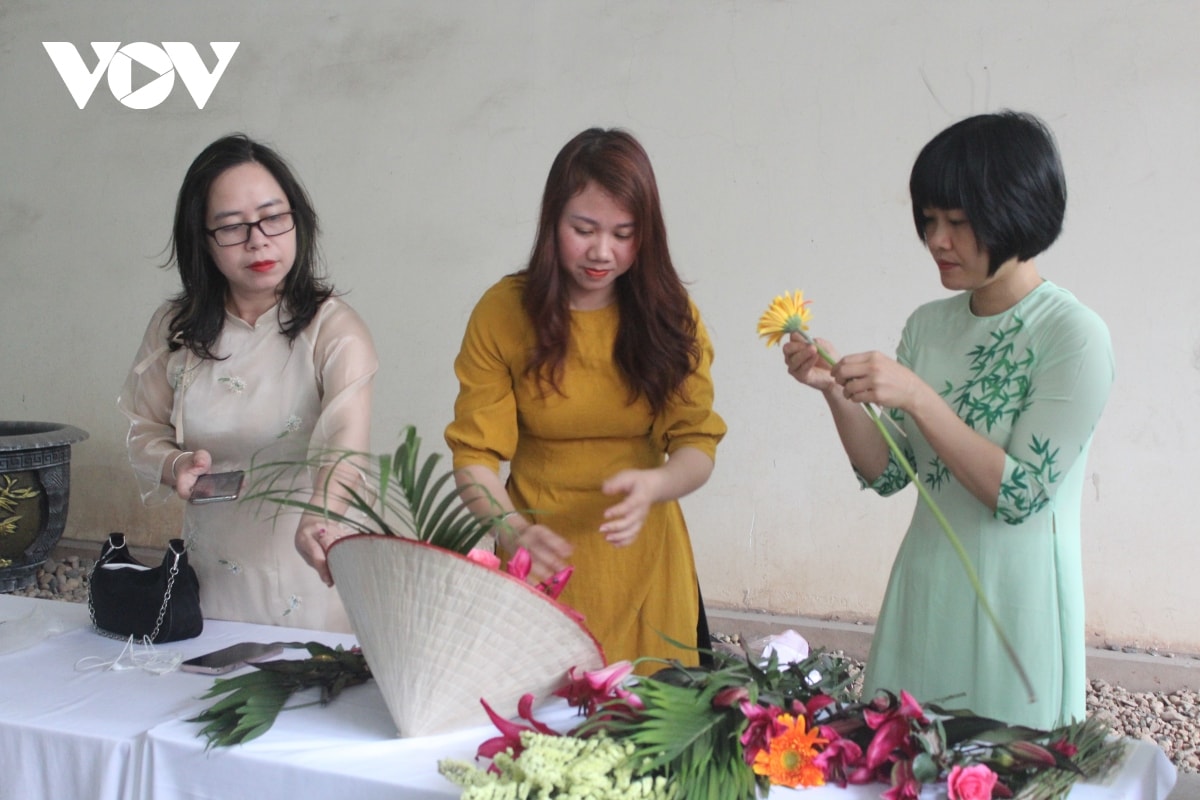 tung bung hoi thi cam hoa vov ky niem ngay quoc te phu nu 8 3 hinh anh 1