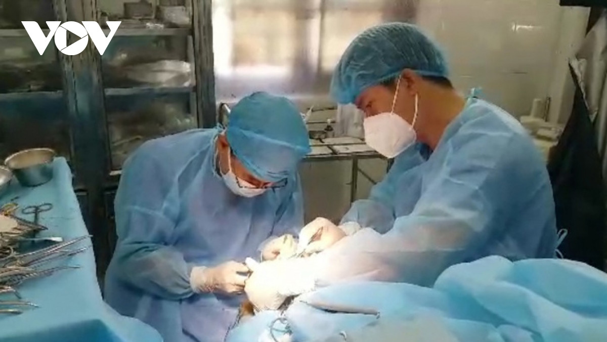 cấp cứu ngư dân bị viêm ruột thừa cấp trên đảo trường sa Đông hình ảnh 1 cap cuu ngu dan bi viem ruot thua cap tren dao truong sa Dong hinh anh 1