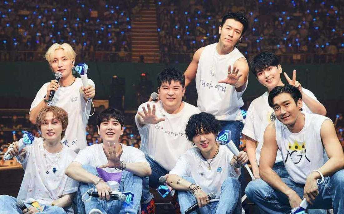 Nhóm nhạc Super Junior bất ngờ nhảy 'See tình' trong concert ở TP.HCM - 1