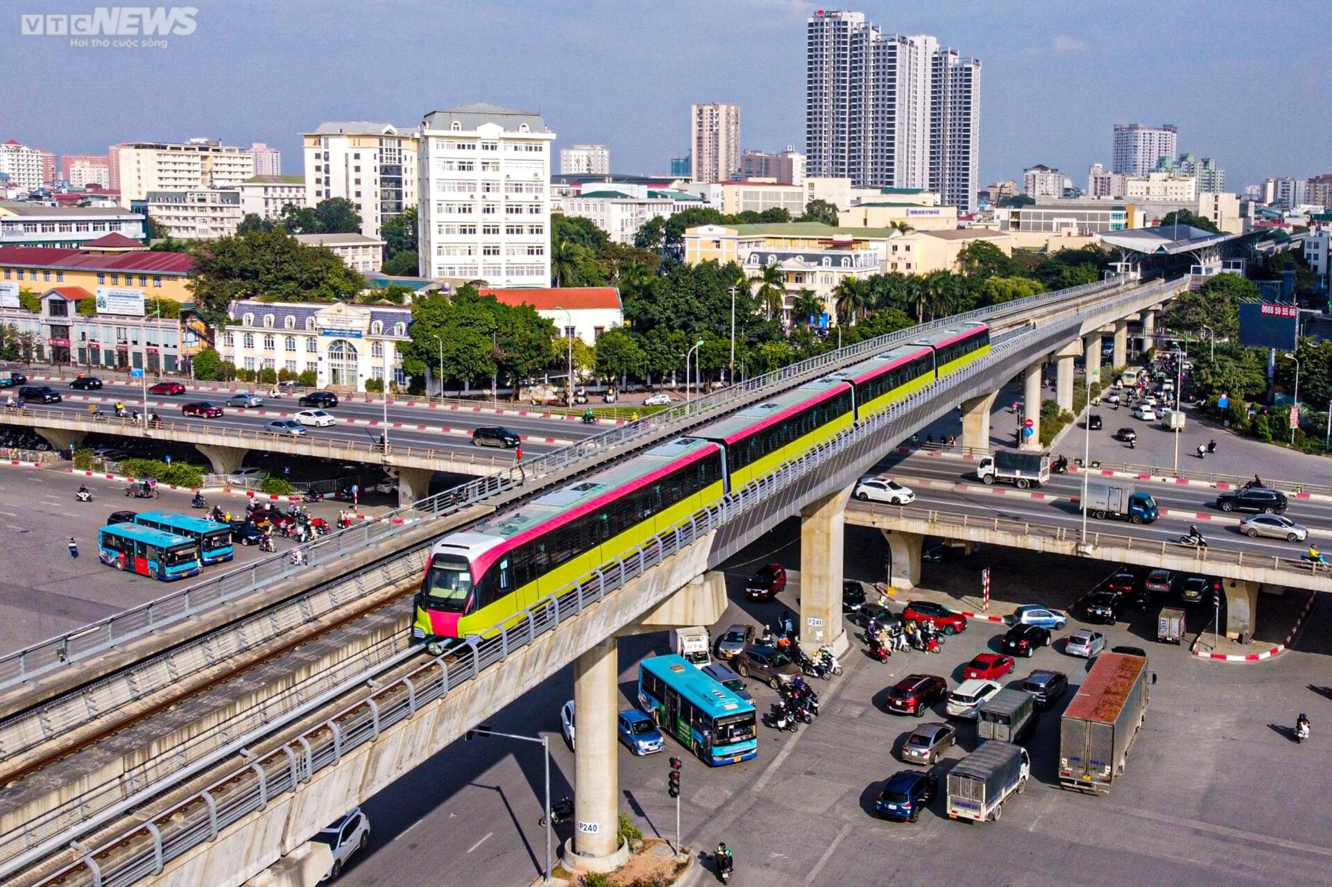 Nhà ga tuyến đường sắt Nhổn - ga Hà Nội thành nơi bán trà, quán ăn - 1
