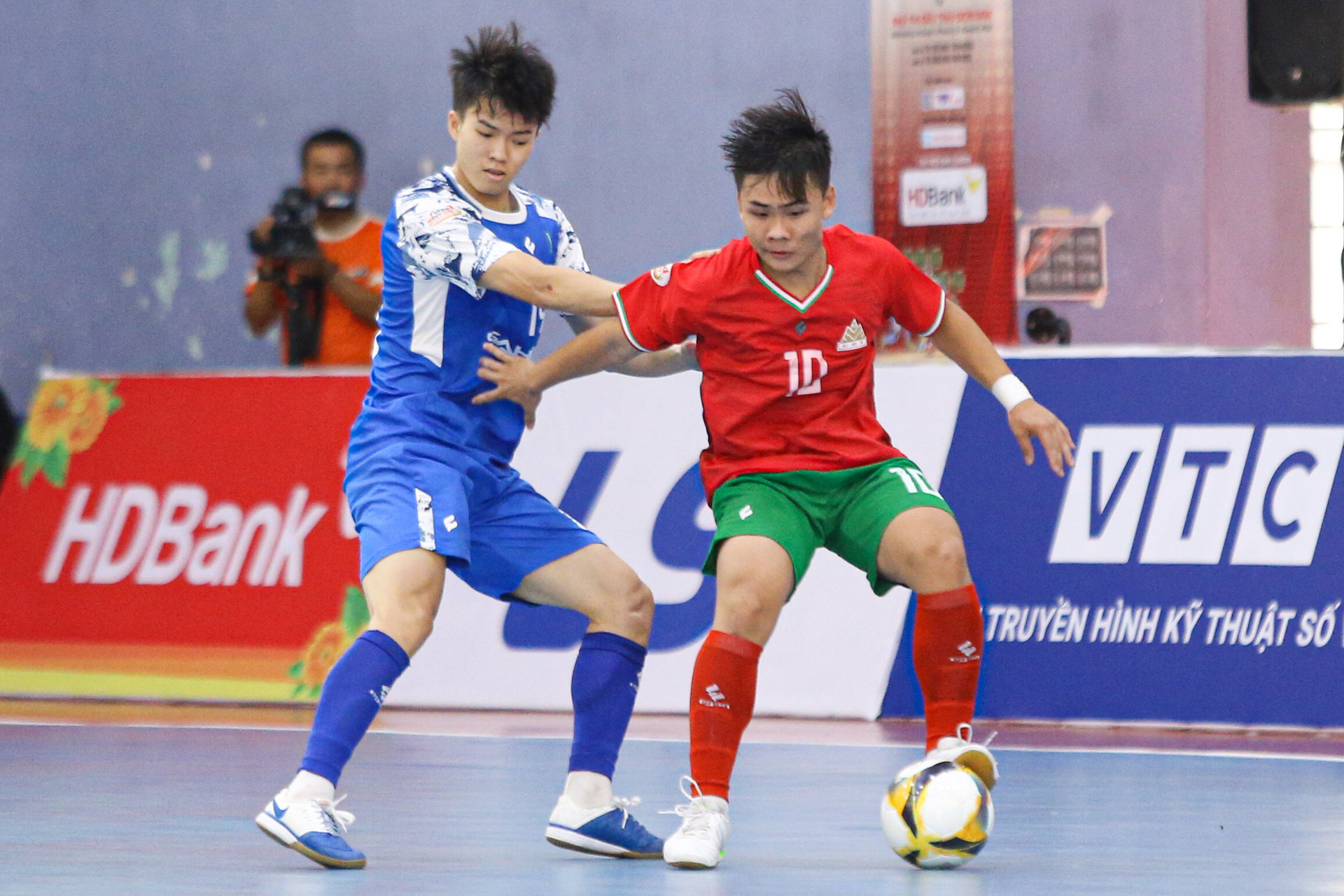Futsal HDBank VĐQG 2023: Thái Sơn Nam thoát thua, Sahako đứng đầu bảng - 1