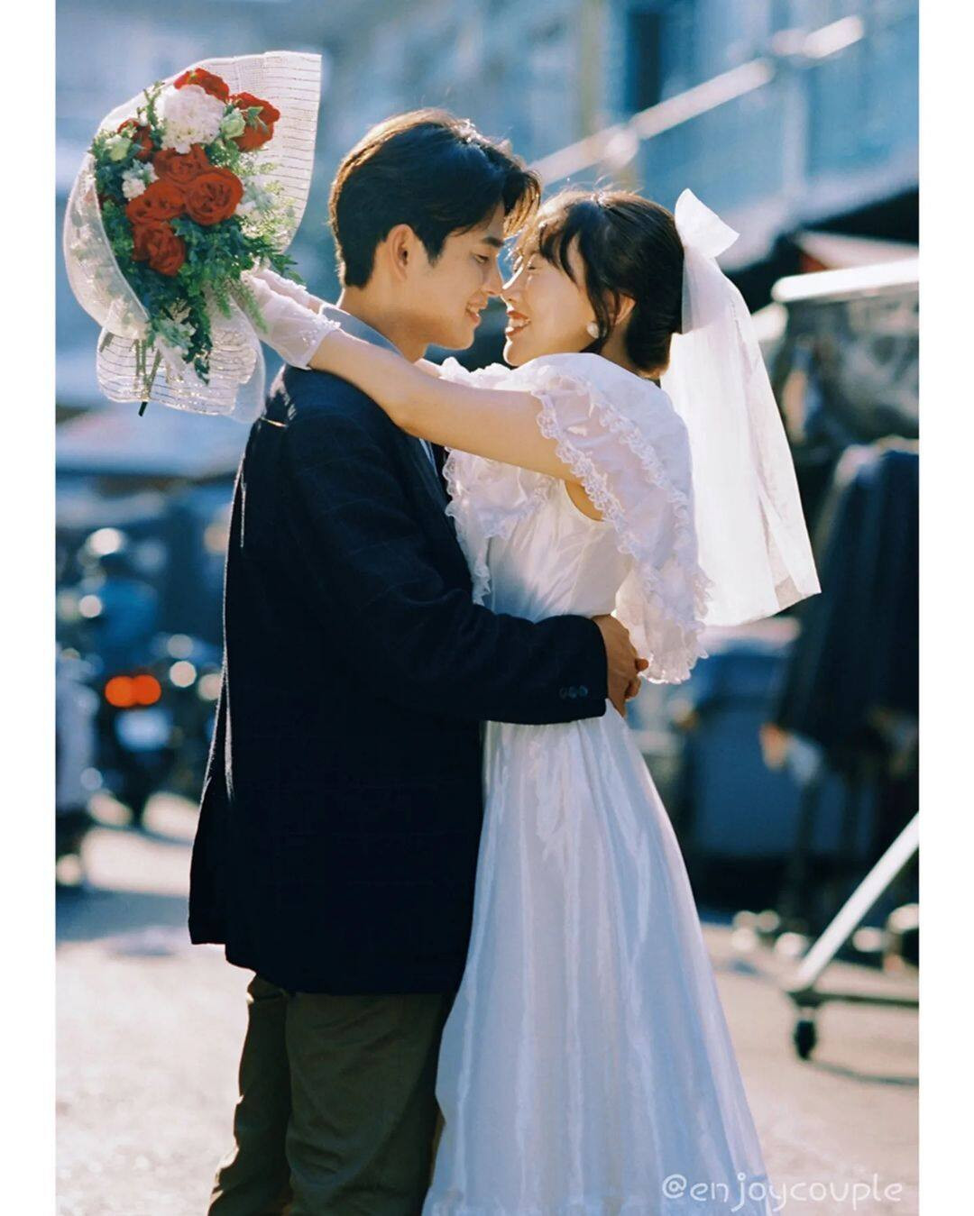 Diễn viên Hàn Quốc nổi tiếng gây sốt với bộ ảnh cưới đẹp như mơ chụp ở Việt Nam - 1
