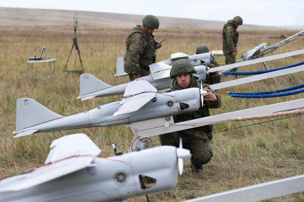 Các cường quốc quân sự 'đau đầu' vì UAV giá rẻ - 4