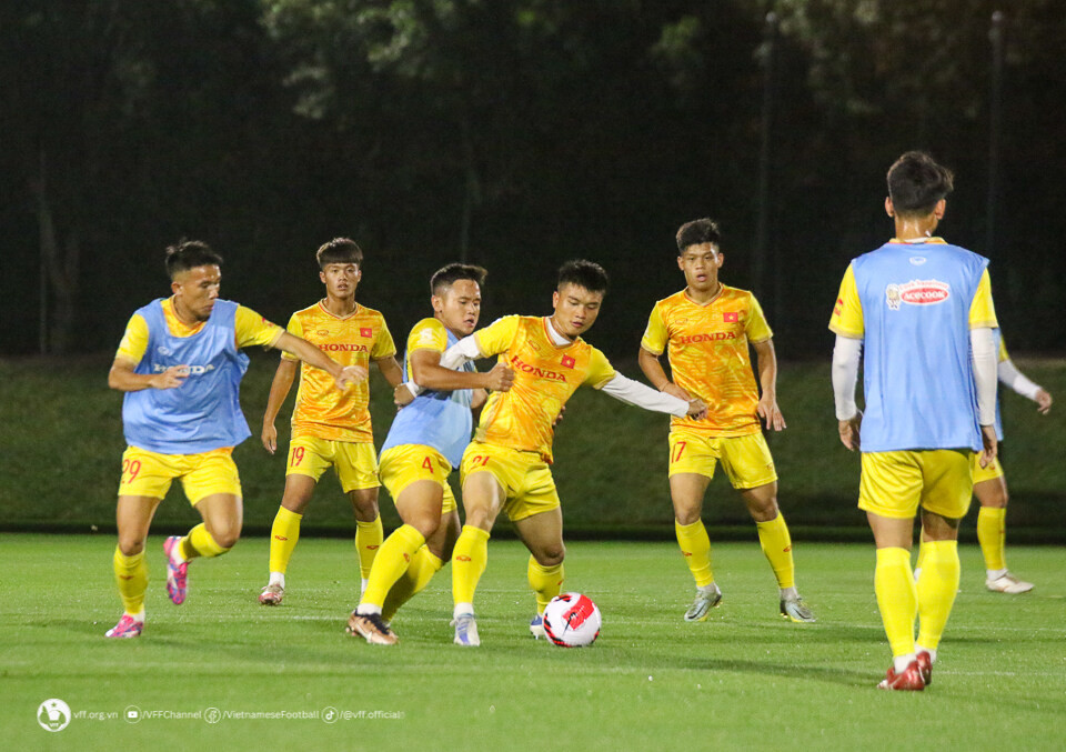 U23 Việt Nam đấu U23 Iraq: HLV Troussier nêu yêu cầu quan trọng với học trò - 2