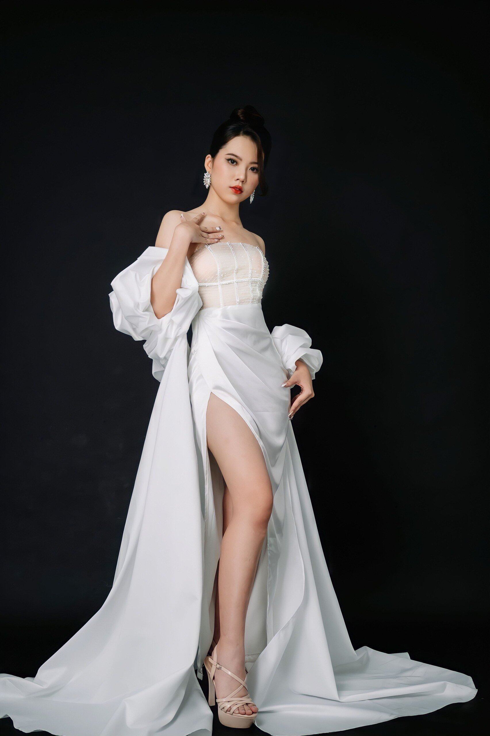 Nhan sắc nữ sinh 17 tuổi được gọi là 'nàng thơ' mới của thời trang Việt - 3