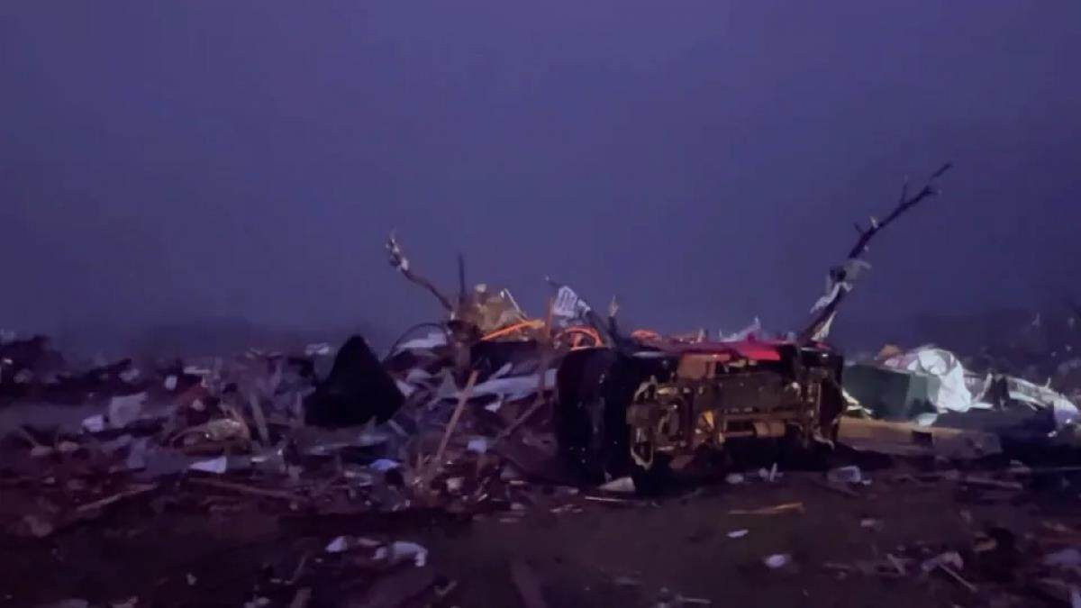 Lốc xoáy và giông bão 'tấn công' bang Mississippi, 14 người thiệt mạng - 1