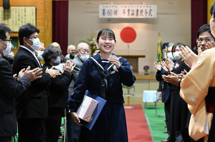 Ngôi trường cấp 2 ở Nhật tổ chức lễ tốt nghiệp cho học sinh duy nhất - 1