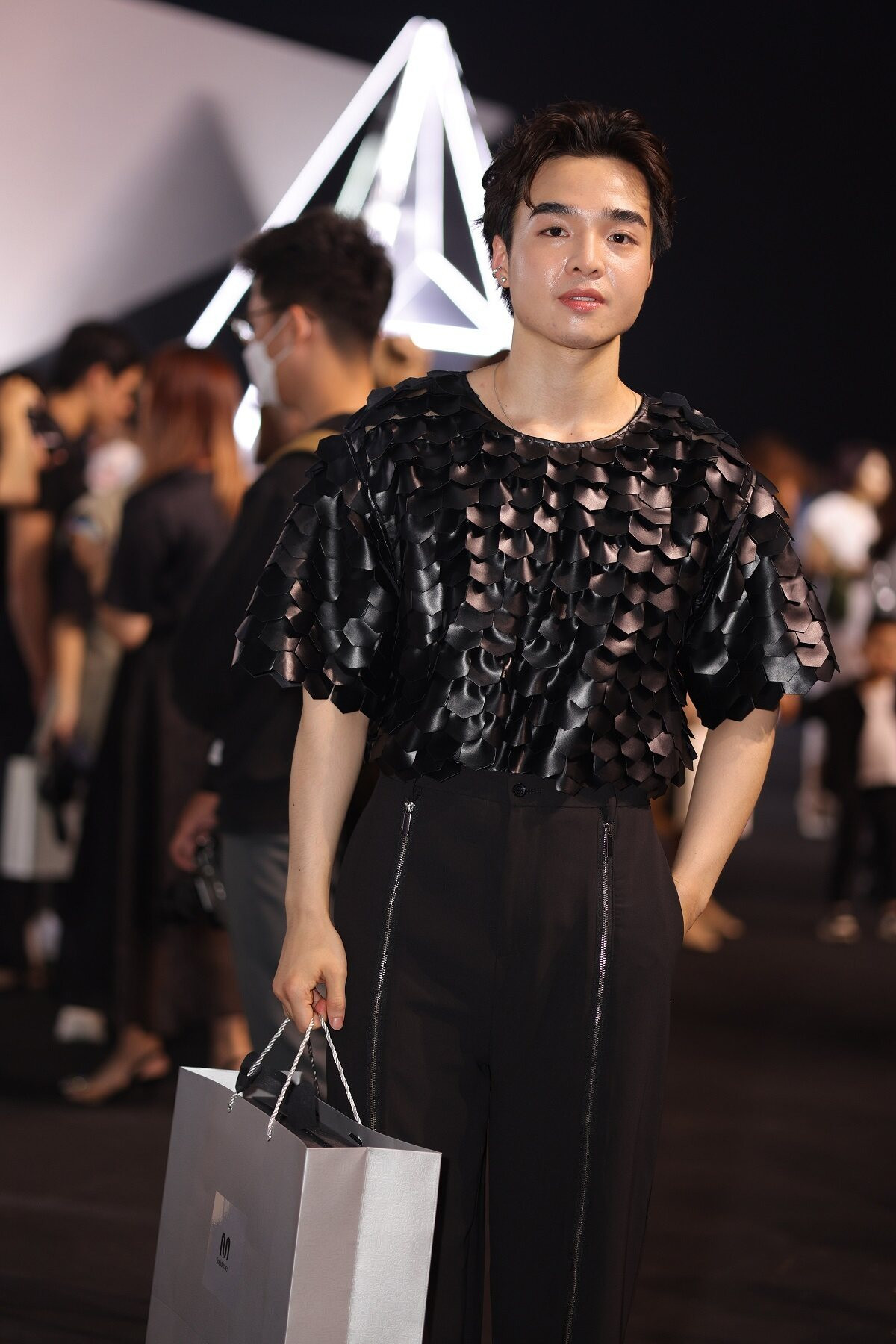 Hoa hậu H'Hen Niê diện đồ cực chất tham gia đêm diễn thời trang tại Hà Nội - 9