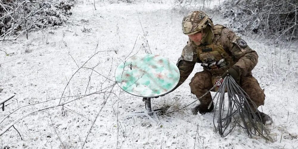 Binh sĩ Ukraine: Lính Nga sẽ tìm ra bạn nếu dùng Starlink quá lâu - 1