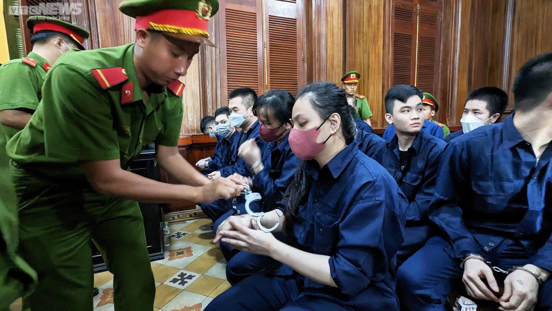 Xét xử nhóm giết Quân ‘xa lộ’: Chủ mưu Võ Thuỳ Linh lãnh 18 năm tù - 1