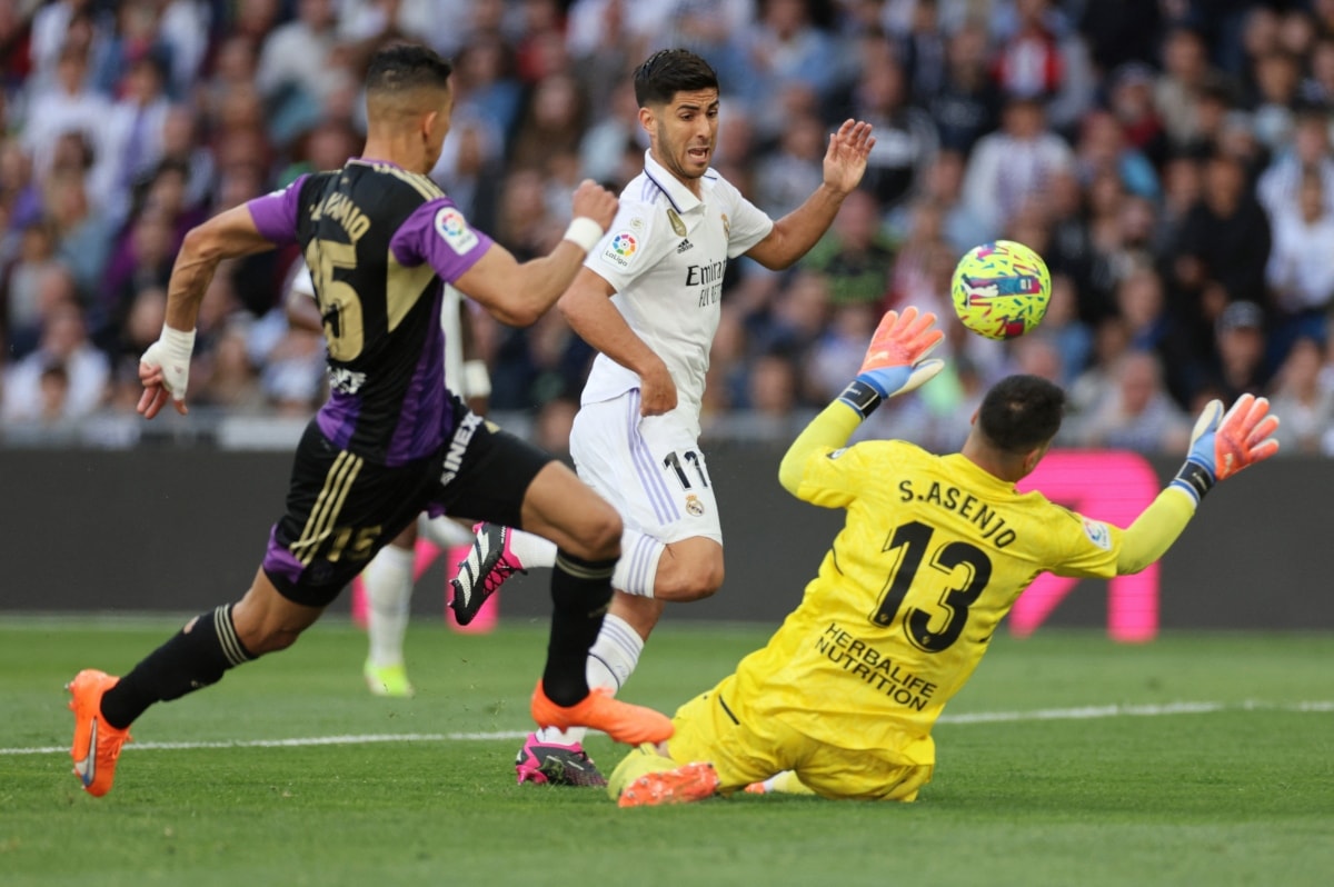 benzema lap hat-trick, real madrid danh tennis truoc valladolid hinh anh 2