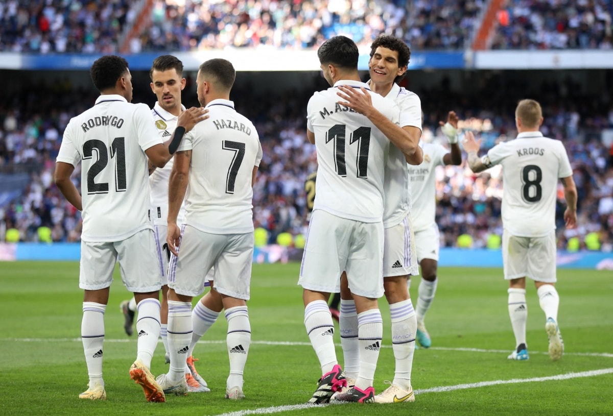 benzema lap hat-trick, real madrid danh tennis truoc valladolid hinh anh 4