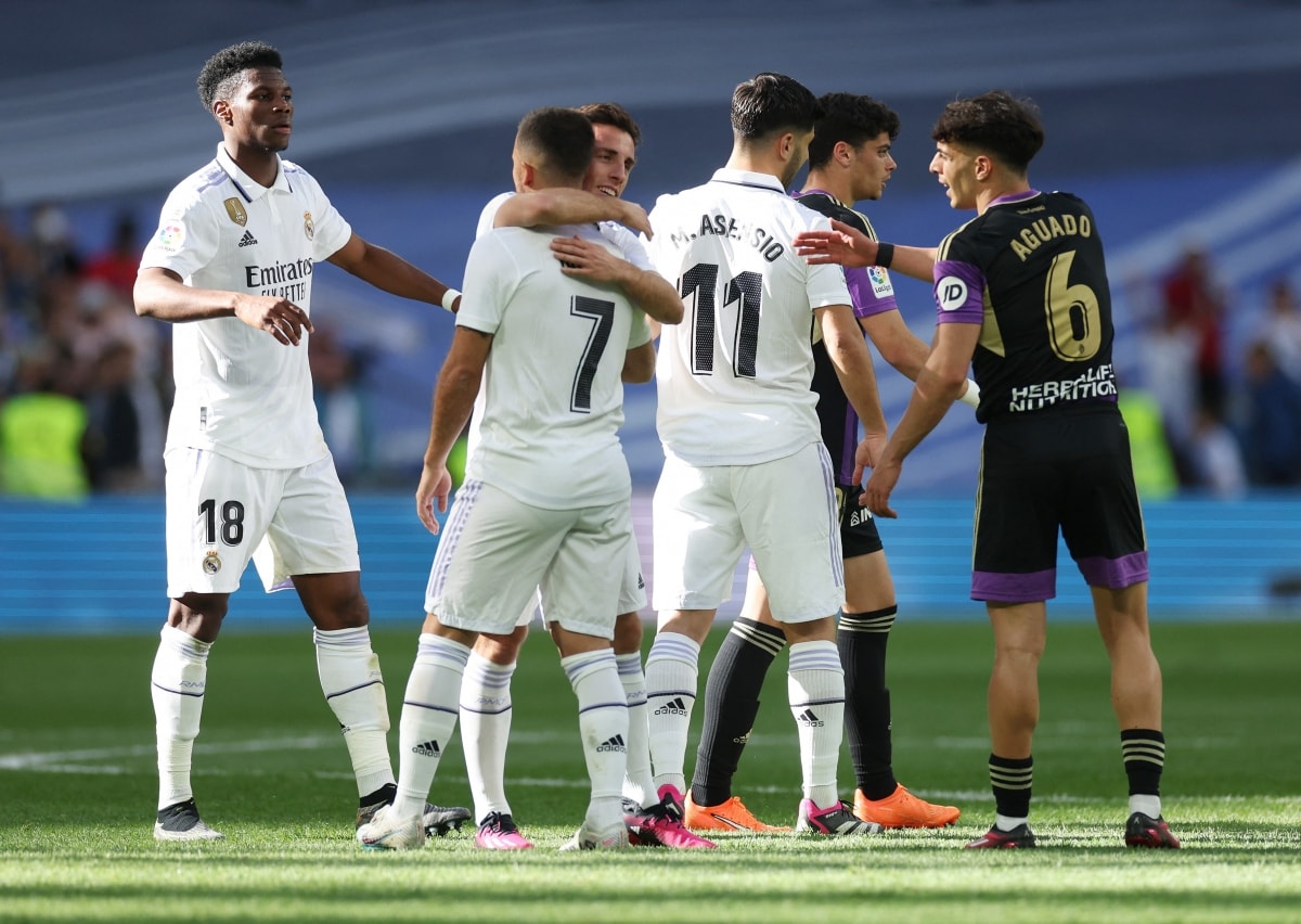 benzema lap hat-trick, real madrid danh tennis truoc valladolid hinh anh 10