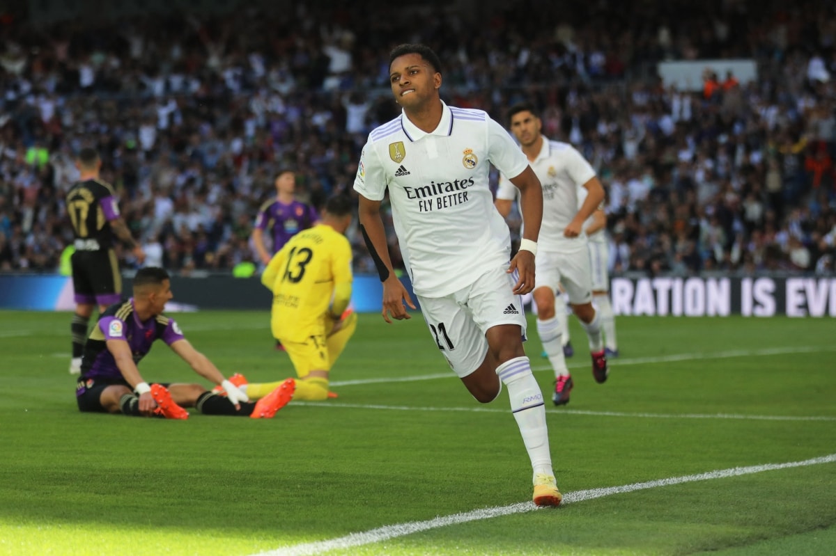 benzema lap hat-trick, real madrid danh tennis truoc valladolid hinh anh 3