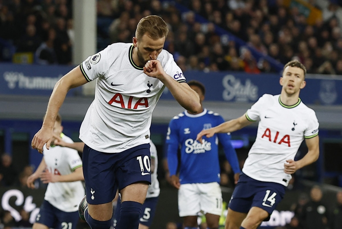 ket qua ngoai hang anh 4 4 tottenham bi cam hoa day tiec nuoi hinh anh 1
