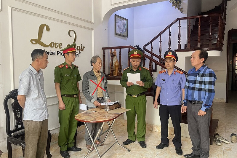 Bắt tạm giam nguyên Phó Giám đốc Sở Tài nguyên và Môi trường tỉnh Hà Nam - 1