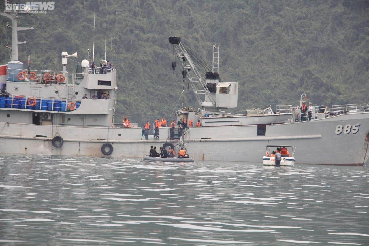 Ngư dân Hải Phòng: Trực thăng quay 2 vòng trên núi rồi lao xuống biển và phát nổ - 1