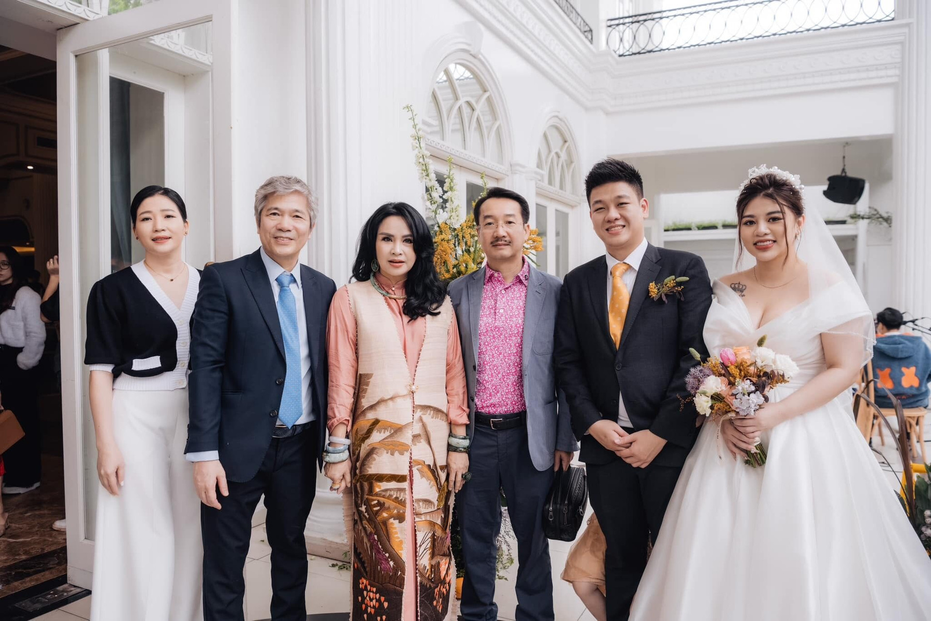 Sao Việt 8/4: Thanh Lam hạnh phúc trong đám cưới con trai riêng của hôn phu - 2