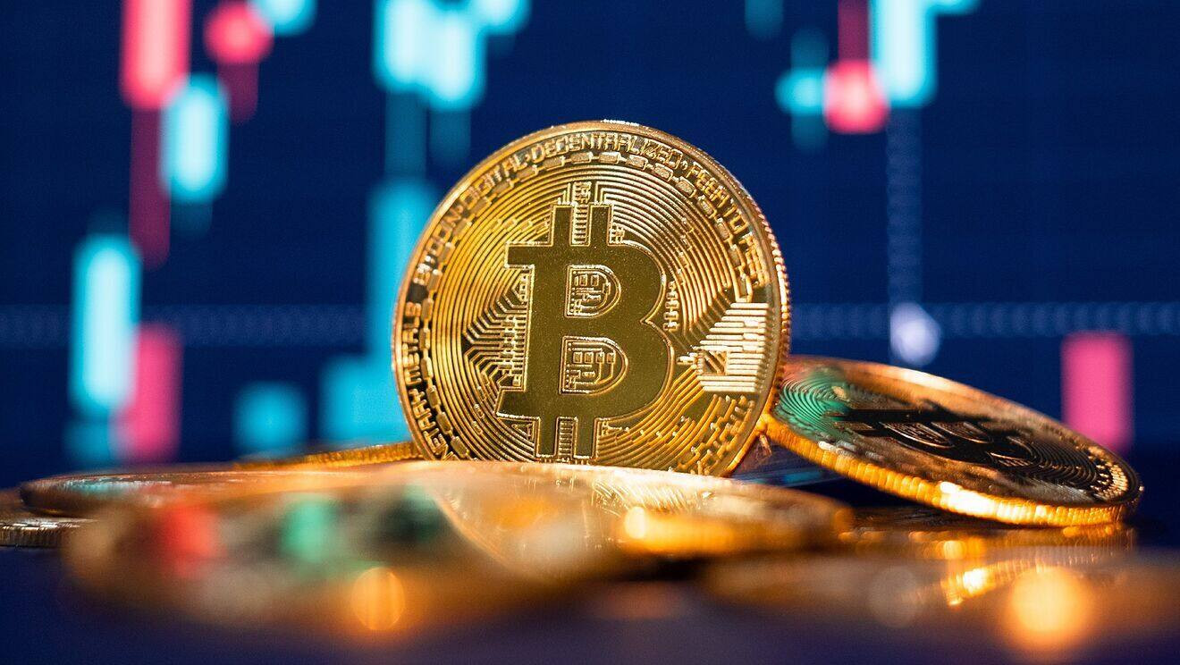 Giá Bitcoin vượt mốc 30.000 USD - 1