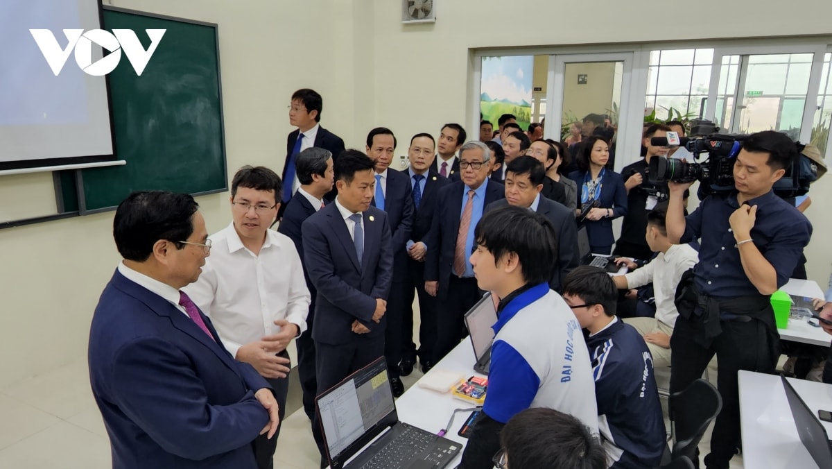 thủ tướng phạm minh chính thăm, làm việc tại Đại học quốc gia hà nội hình ảnh 5 thu tuong pham minh chinh tham, lam viec tai Dai hoc quoc gia ha noi hinh anh 5