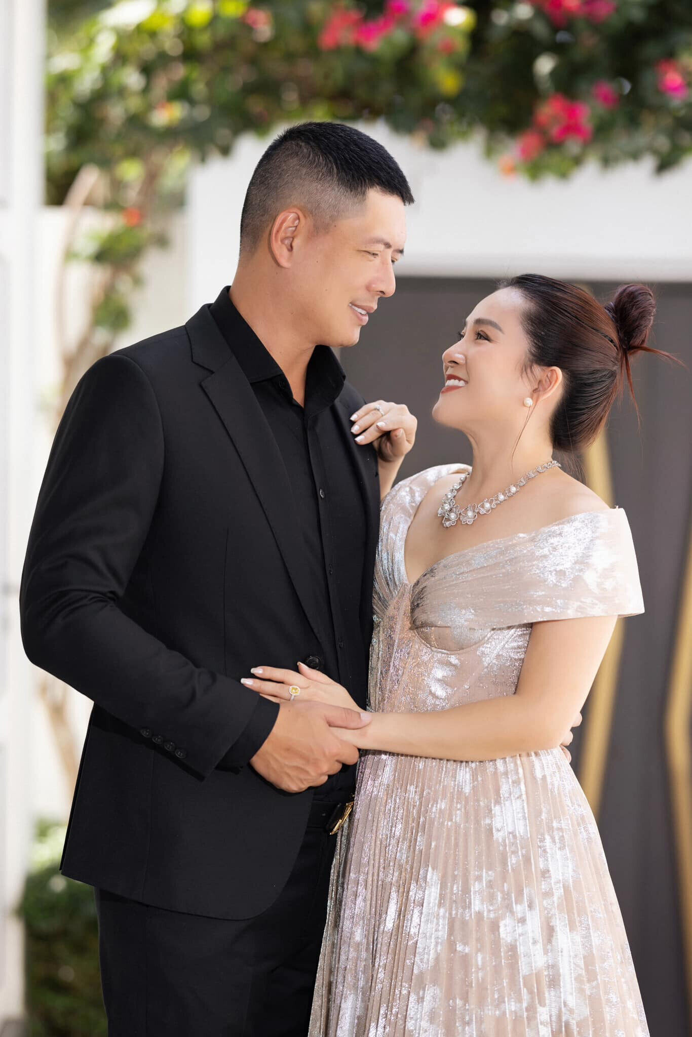 Hôn nhân ngọt ngào 15 năm của MC Bình Minh và vợ doanh nhân - 6