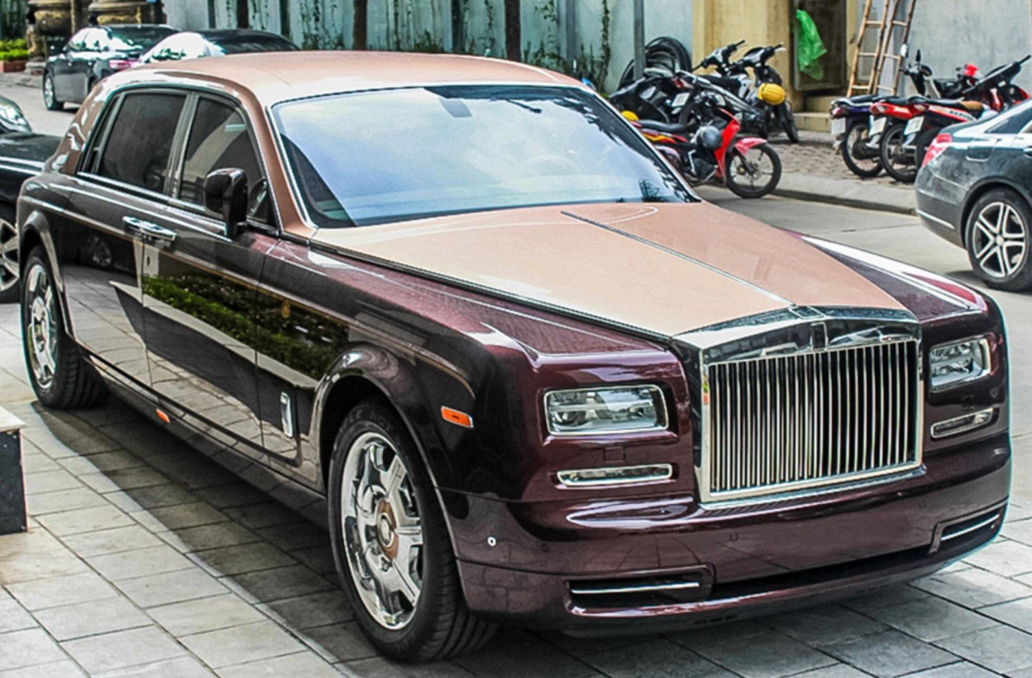 Rolls-Royce Phantom của ông Trịnh Văn Quyết giảm gần 12 tỷ đồng  - 1