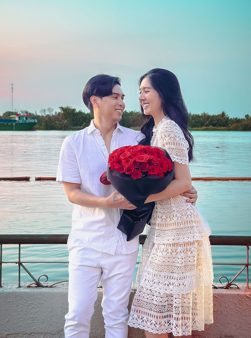 Hồ Quang Hiếu cầu hôn bạn gái kém 17 tuổi sau 3 tháng yêu - 1