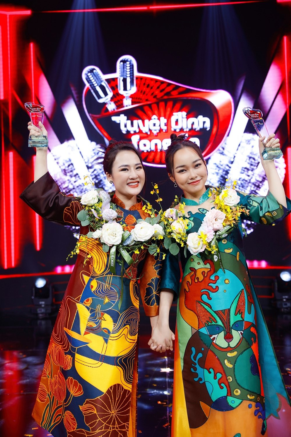 Hai cô gái xứ Nghệ giành ngôi quán quân 'Tuyệt đỉnh song ca 2023' - 1