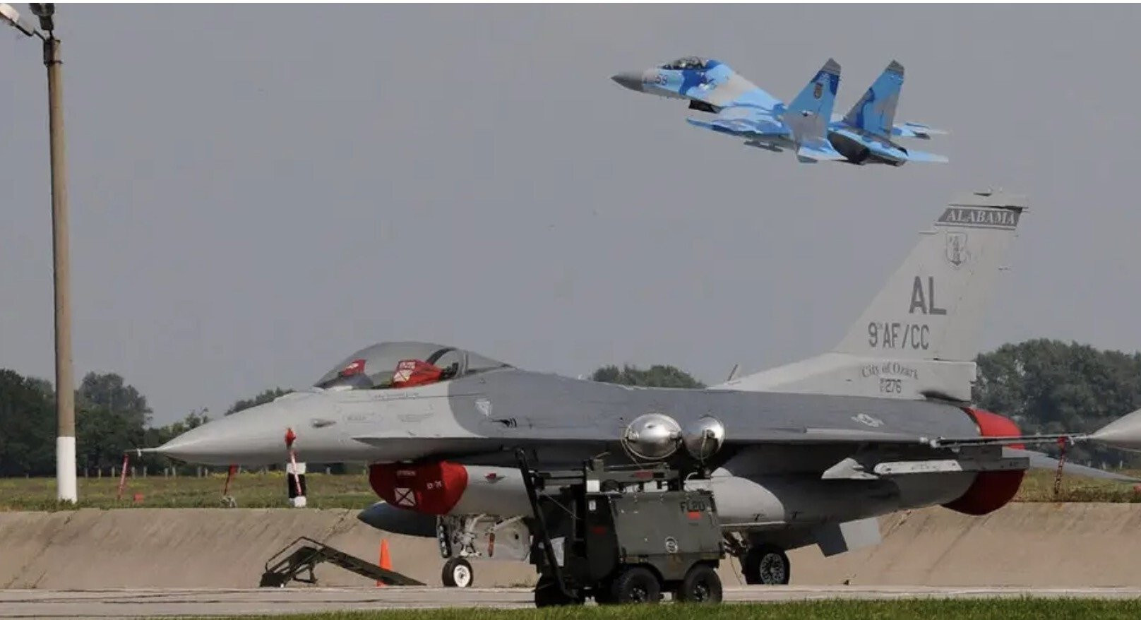 Chỉ cần đường băng ở Ukraine hỏng, F-16 của Mỹ sẽ trở nên vô dụng - 1