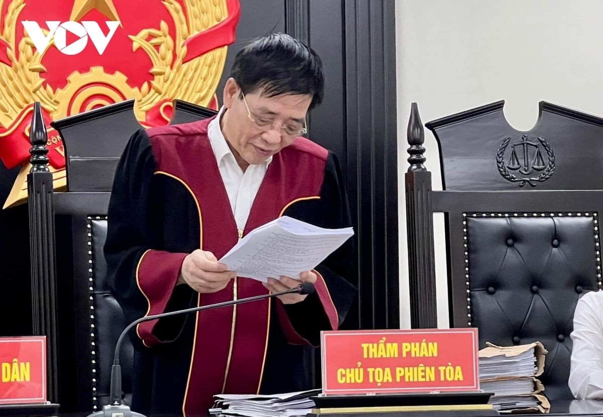Cựu Phó Chánh Văn phòng Sở Tài nguyên và Môi trường Hà Nội bị tuyên 18 năm tù - 2