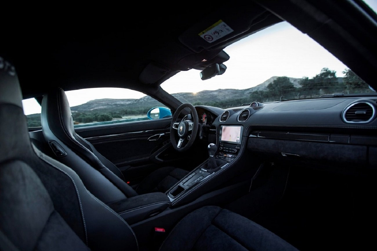 Porsche ra mắt công nghệ mới, đảm bảo người lái không vượt đèn đỏ - 4