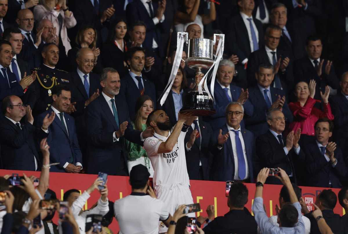khoanh khac real madrid nang cao danh hieu cup nha vua tay ban nha sau 9 nam cho doi hinh anh 2
