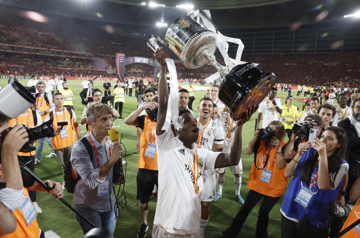 khoanh khac real madrid nang cao danh hieu cup nha vua tay ban nha sau 9 nam cho doi hinh anh 15
