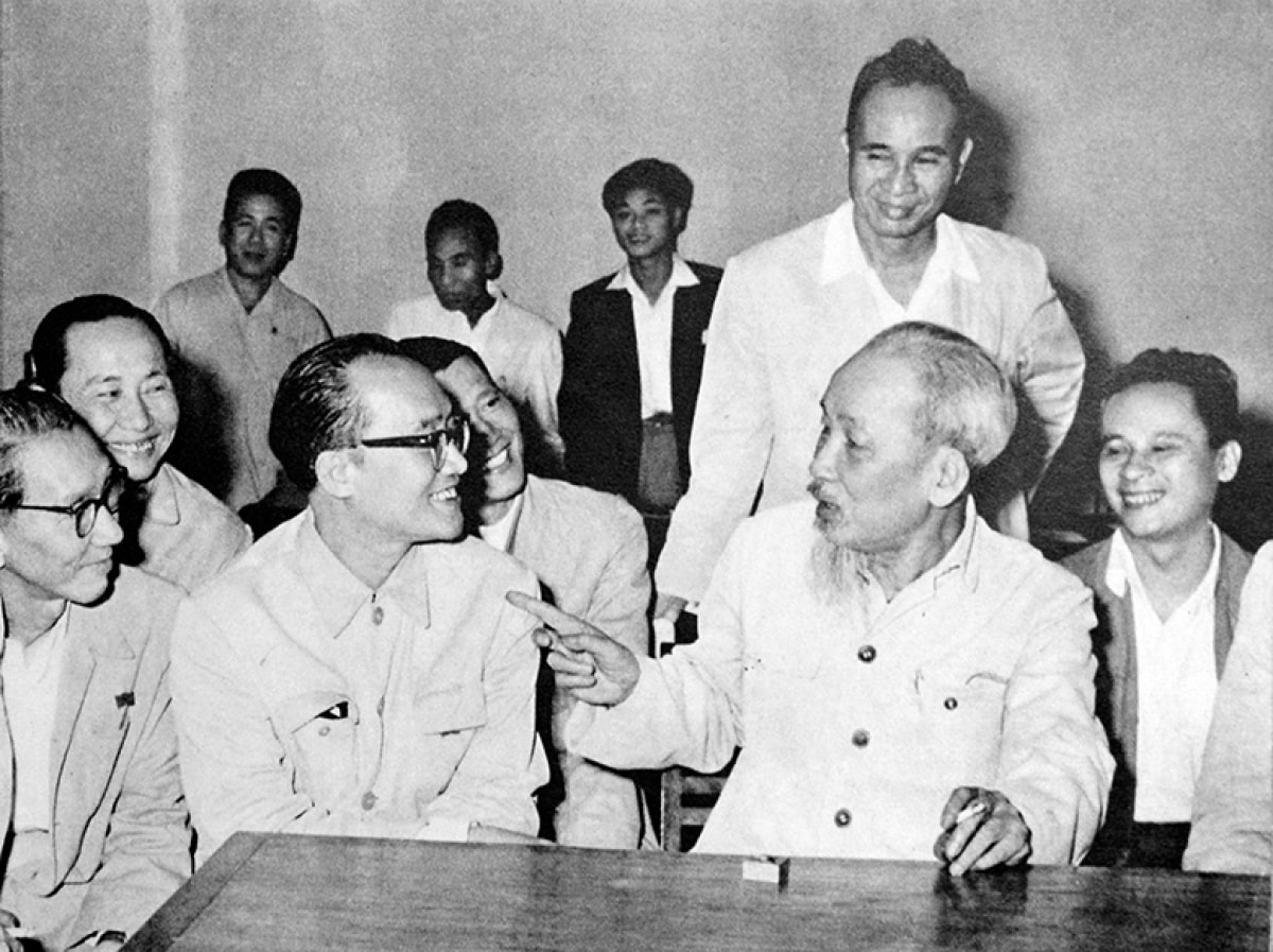 di san ho chi minh - ngon duoc soi duong, toa sang gia tri dan toc va thoi dai hinh anh 1