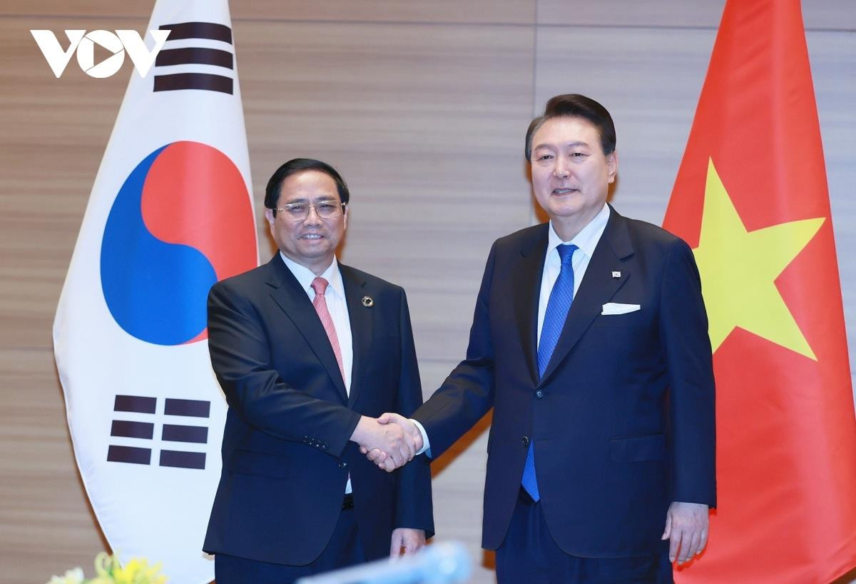 Thủ tướng Phạm Minh Chính gặp Tổng thống Hàn Quốc nhân Hội nghị Thượng đỉnh G7 - 1