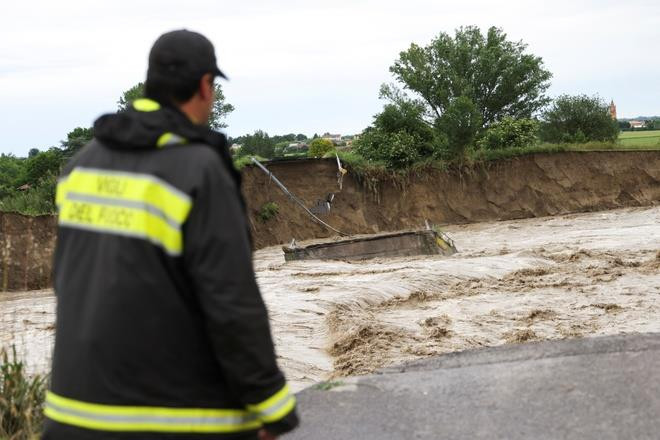 Lũ lụt chưa từng có trong 100 năm càn quét miền Bắc Italia - 1