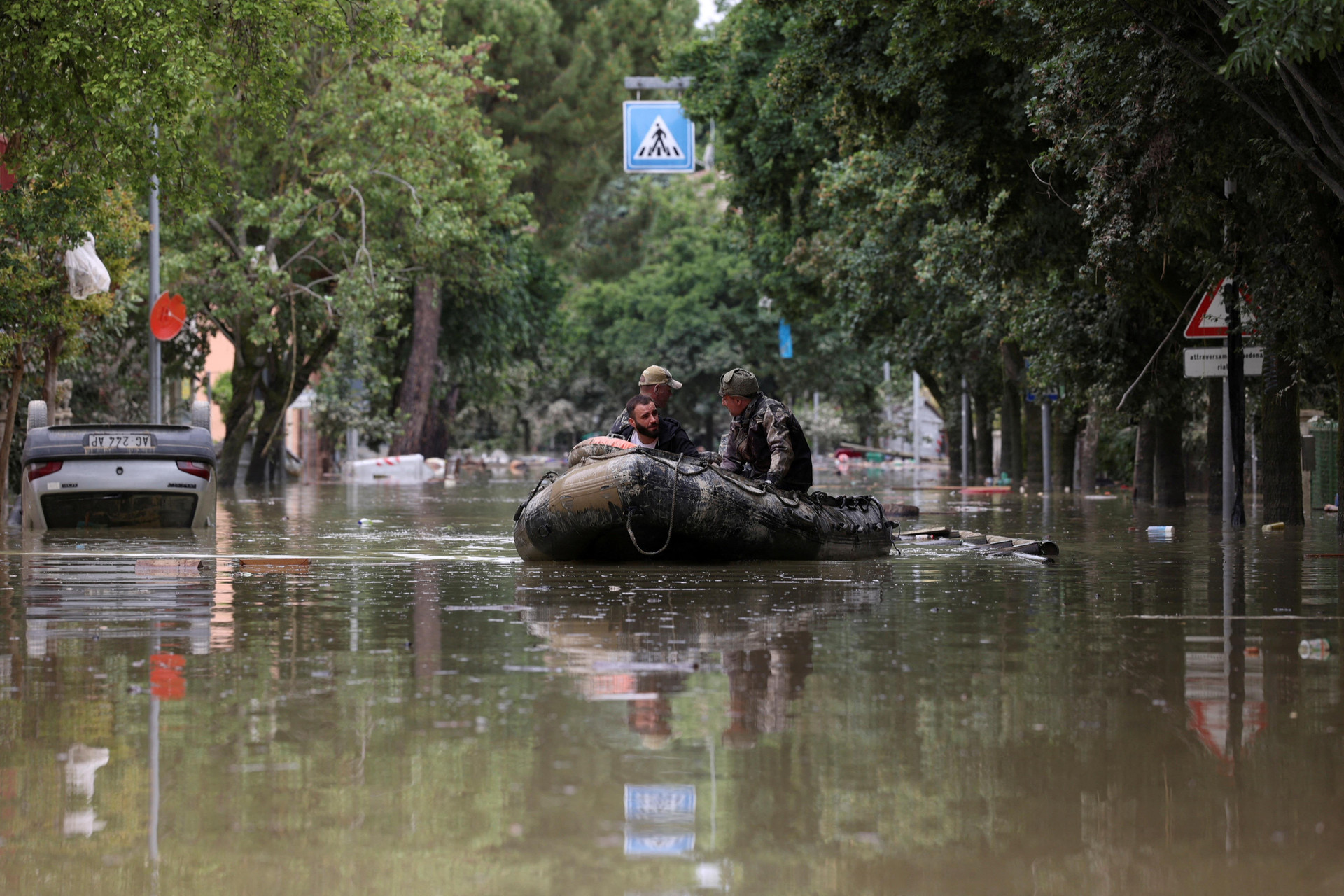 Lũ lụt chưa từng có trong 100 năm càn quét miền Bắc Italia - 3