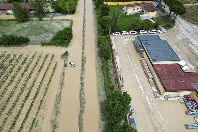Lũ lụt chưa từng có trong 100 năm càn quét miền Bắc Italia - 2