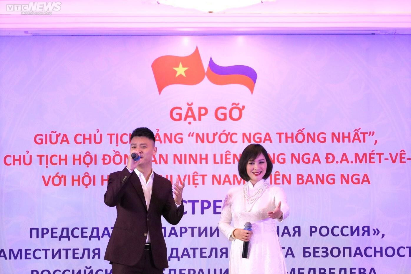 Ông Dmitry Medvedev xúc động trước tình cảm nồng ấm của những người bạn Việt Nam - 6