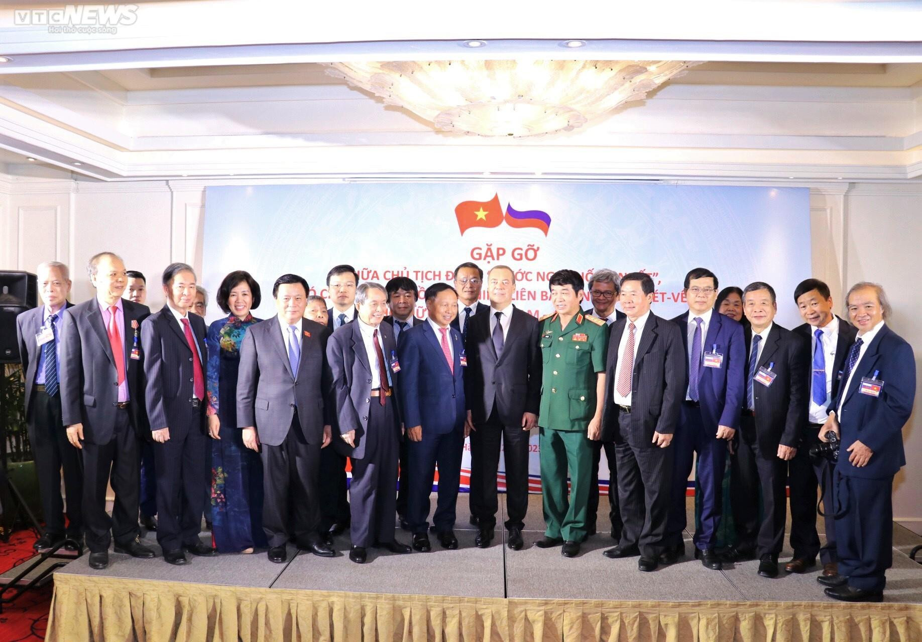 Ông Dmitry Medvedev xúc động trước tình cảm nồng ấm của những người bạn Việt Nam - 5