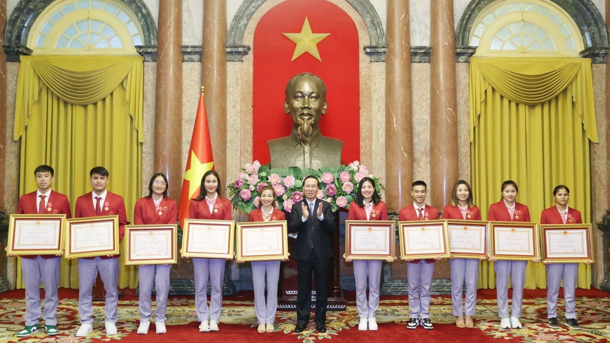 chủ tịch nước trao huân chương cho các vĐv, hlv có thành tích cao tại sea games 32 hình ảnh 5 chu tich nuoc trao huan chuong cho cac vDv, hlv co thanh tich cao tai sea games 32 hinh anh 5