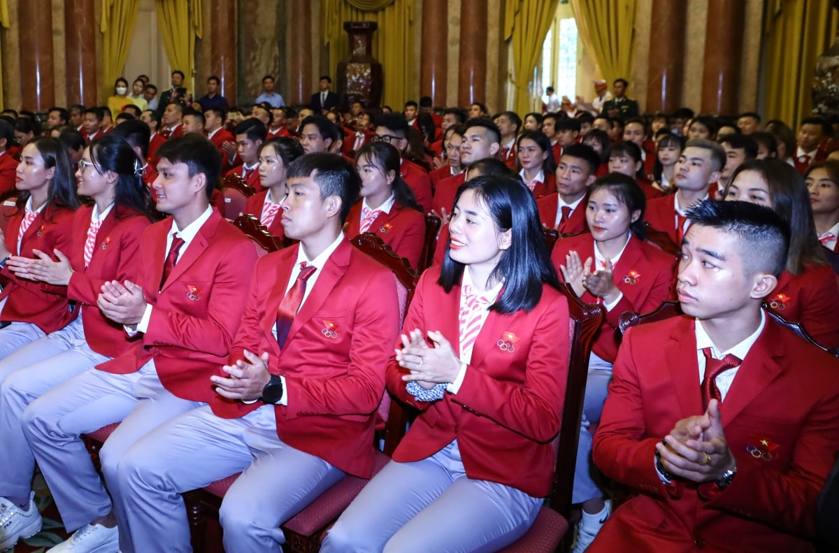 chủ tịch nước trao huân chương cho các vĐv, hlv có thành tích cao tại sea games 32 hình ảnh 1 chu tich nuoc trao huan chuong cho cac vDv, hlv co thanh tich cao tai sea games 32 hinh anh 1