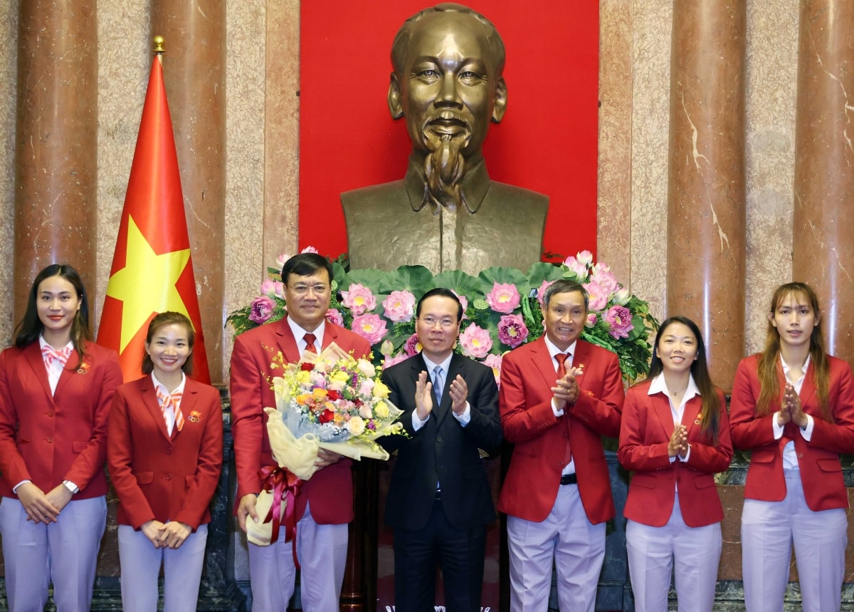 chủ tịch nước trao huân chương cho các vĐv, hlv có thành tích cao tại sea games 32 hình ảnh 2 chu tich nuoc trao huan chuong cho cac vDv, hlv co thanh tich cao tai sea games 32 hinh anh 2