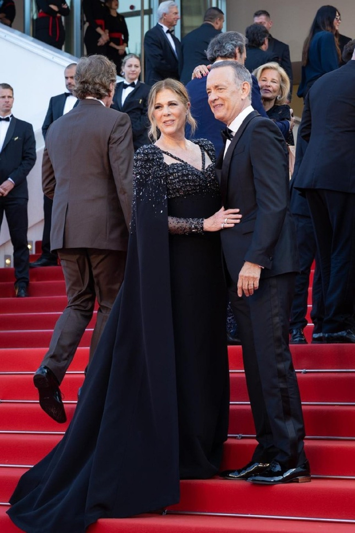 Vợ chồng Tom Hanks mắng mỏ nhân viên trên thảm đỏ Cannes - 1