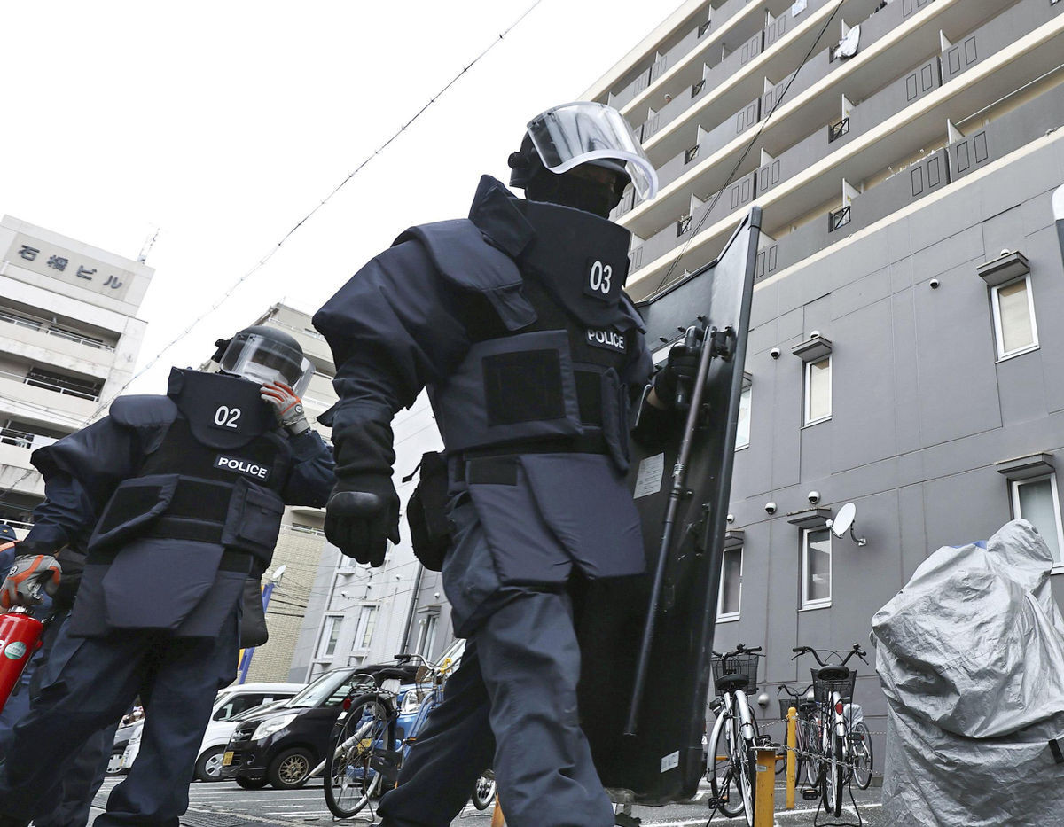 Nhật Bản: Nổ súng làm nhiều người bị thương, nghi phạm vẫn lẩn trốn - 1