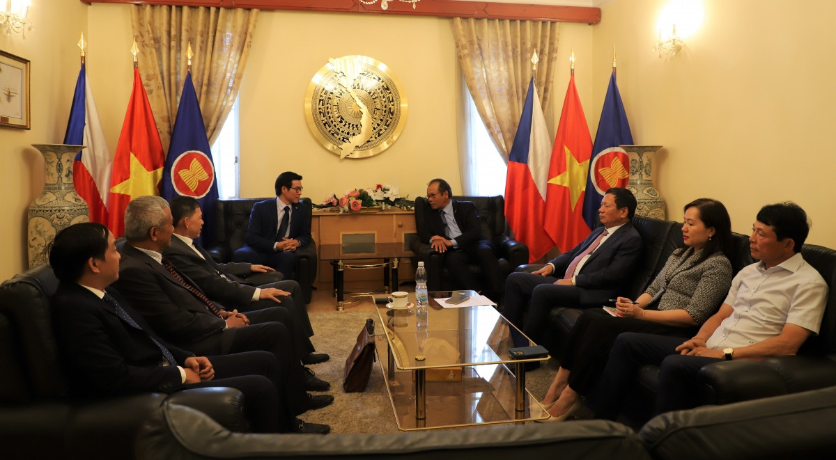 Ký kết thỏa thuận hợp tác giữa Liên hiệp hội người Việt Nam tại châu Âu và trường Đại học Tôn Đức Thắng - ảnh 1